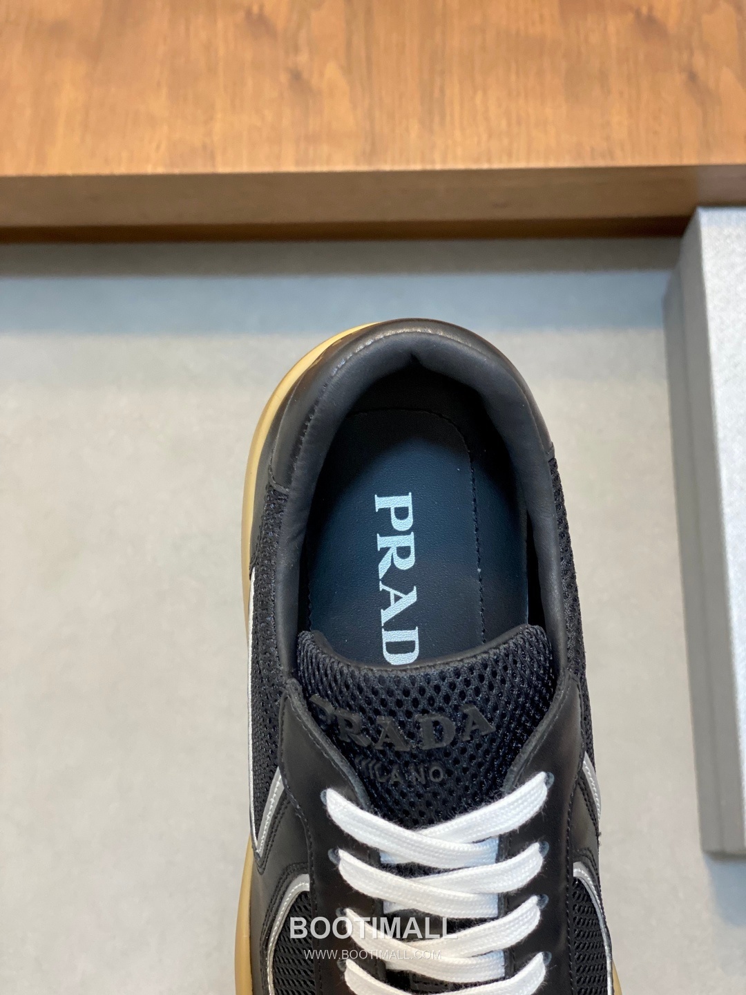 Prada Geometric Panel Runner Calfskin Mesh Khaki Sneakers 프라다 지오메트릭 패널 러너 송아지가죽 메쉬 카키 스니커즈 -9 7