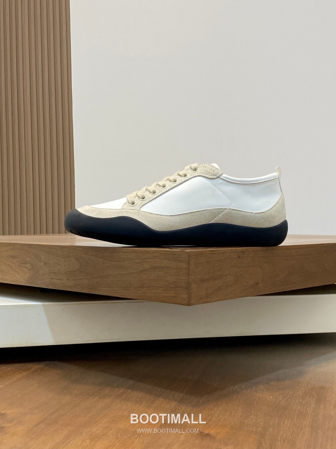 Prada Enamel Triangle Leather Sneaker Leather Sneakers 프라다 에나멜 트라이앵글 레더 스니커즈 레더 2