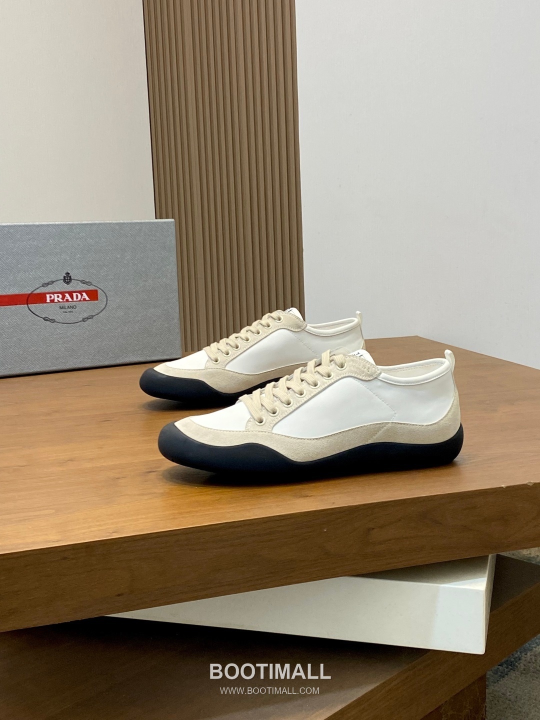 Prada Enamel Triangle Leather Sneaker Leather Sneakers 프라다 에나멜 트라이앵글 레더 스니커즈 레더 3