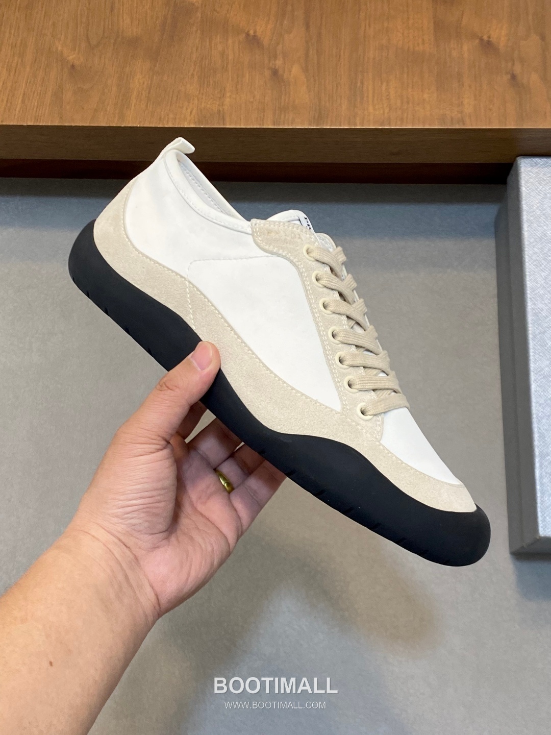Prada Enamel Triangle Leather Sneaker Leather Sneakers 프라다 에나멜 트라이앵글 레더 스니커즈 레더 4
