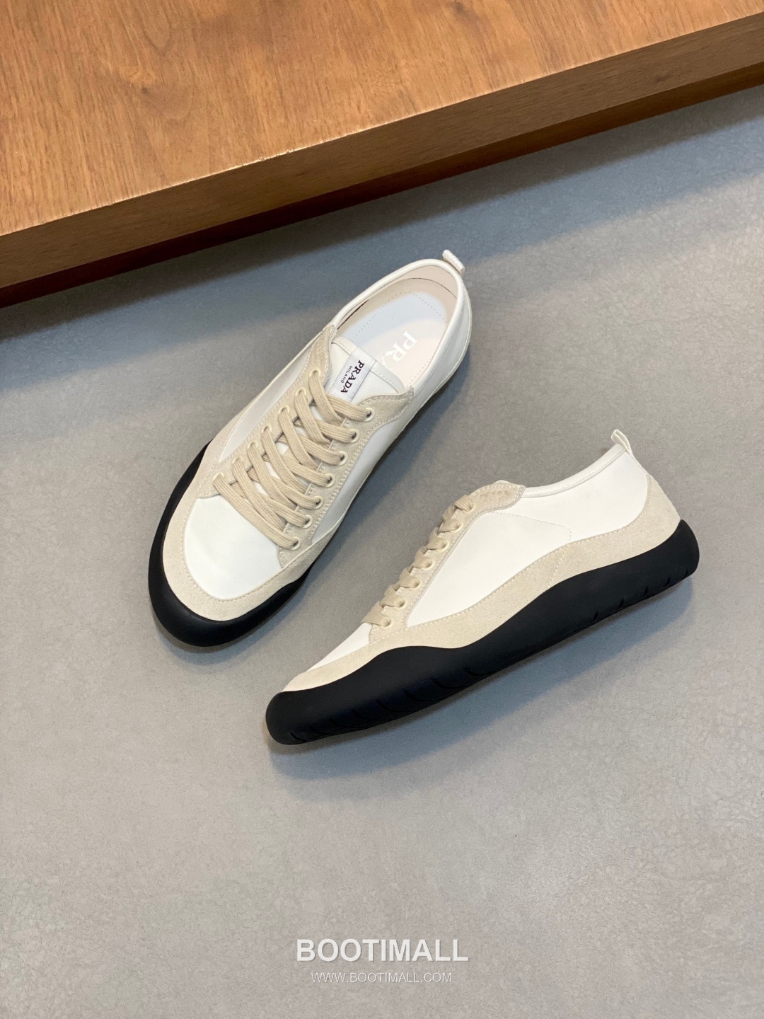 Prada Enamel Triangle Leather Sneaker Leather Sneakers 프라다 에나멜 트라이앵글 레더 스니커즈 레더 5