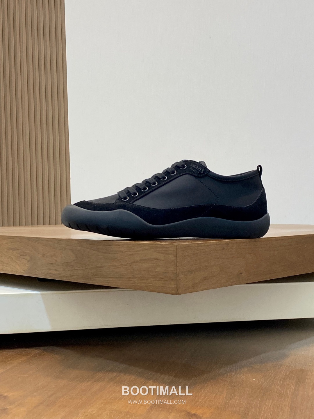 Prada Enamel Triangle Leather Sneaker Leather Sneakers 프라다 에나멜 트라이앵글 레더 스니커즈 레더 2