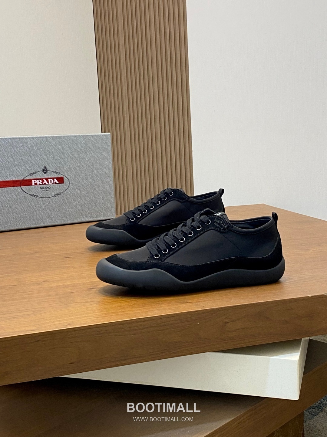 Prada Enamel Triangle Leather Sneaker Leather Sneakers 프라다 에나멜 트라이앵글 레더 스니커즈 레더 3