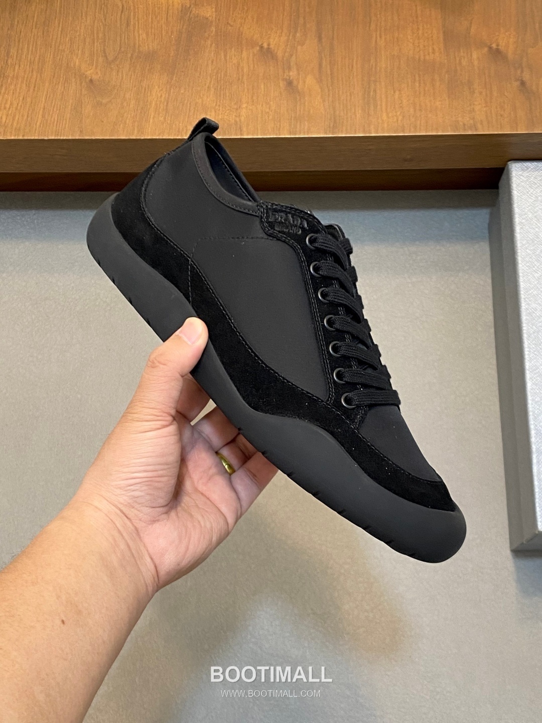 Prada Enamel Triangle Leather Sneaker Leather Sneakers 프라다 에나멜 트라이앵글 레더 스니커즈 레더 4