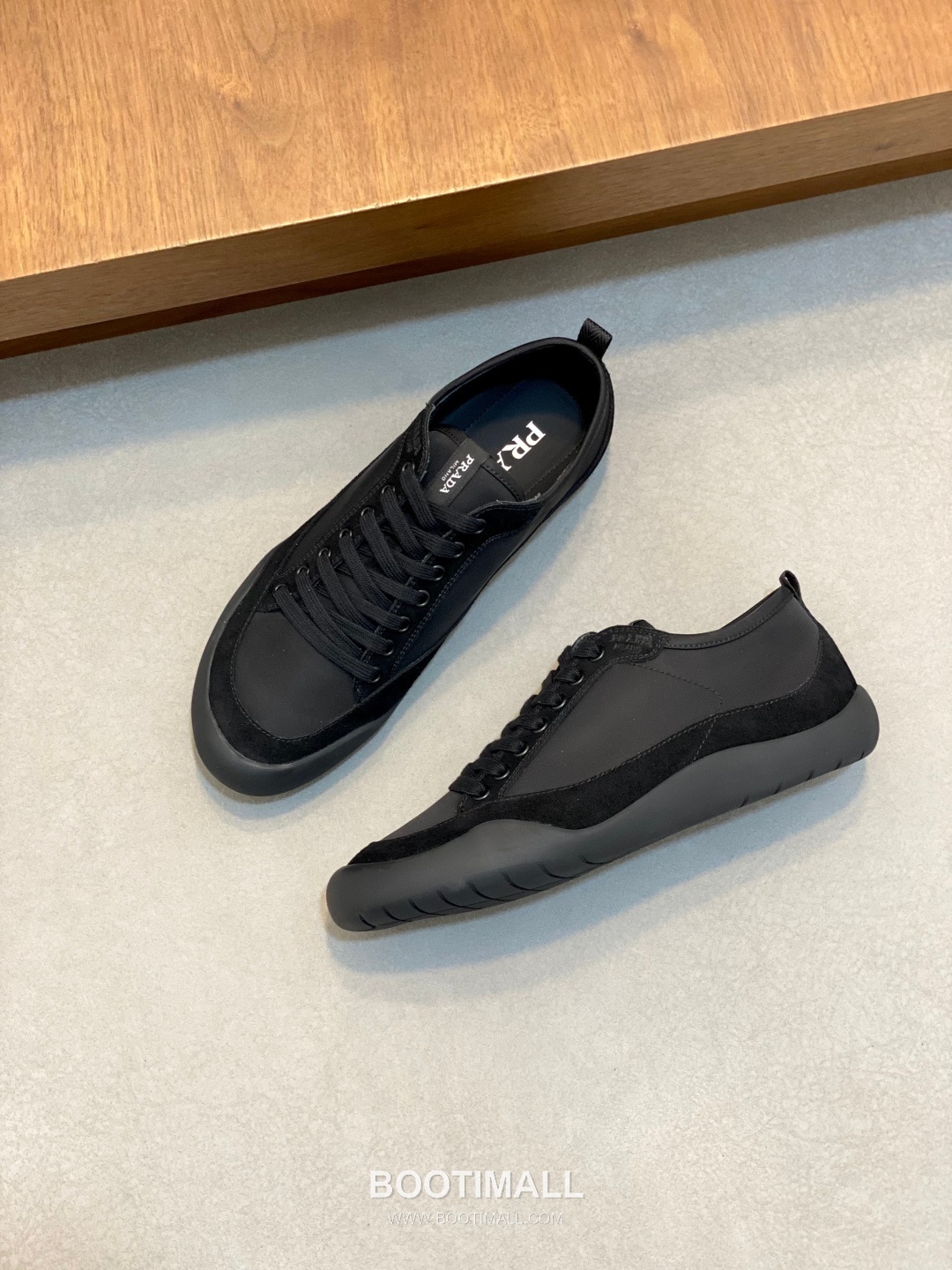 Prada Enamel Triangle Leather Sneaker Leather Sneakers 프라다 에나멜 트라이앵글 레더 스니커즈 레더 5