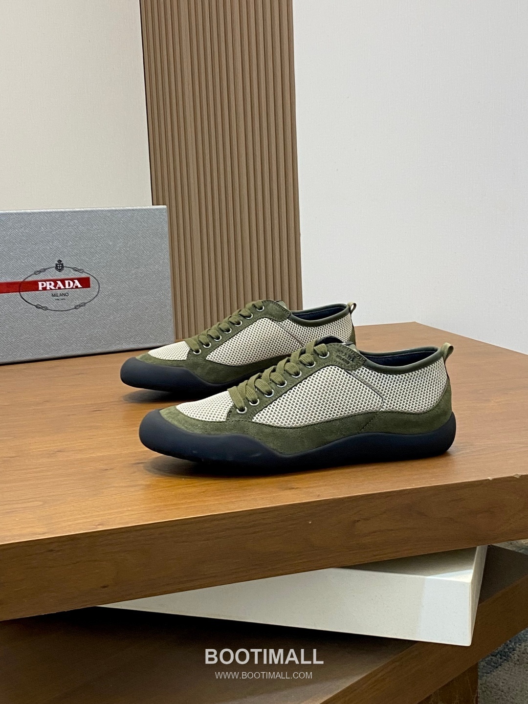 Prada Enamel Triangle Leather Sneaker Leather Sneakers 프라다 에나멜 트라이앵글 레더 스니커즈 레더 3