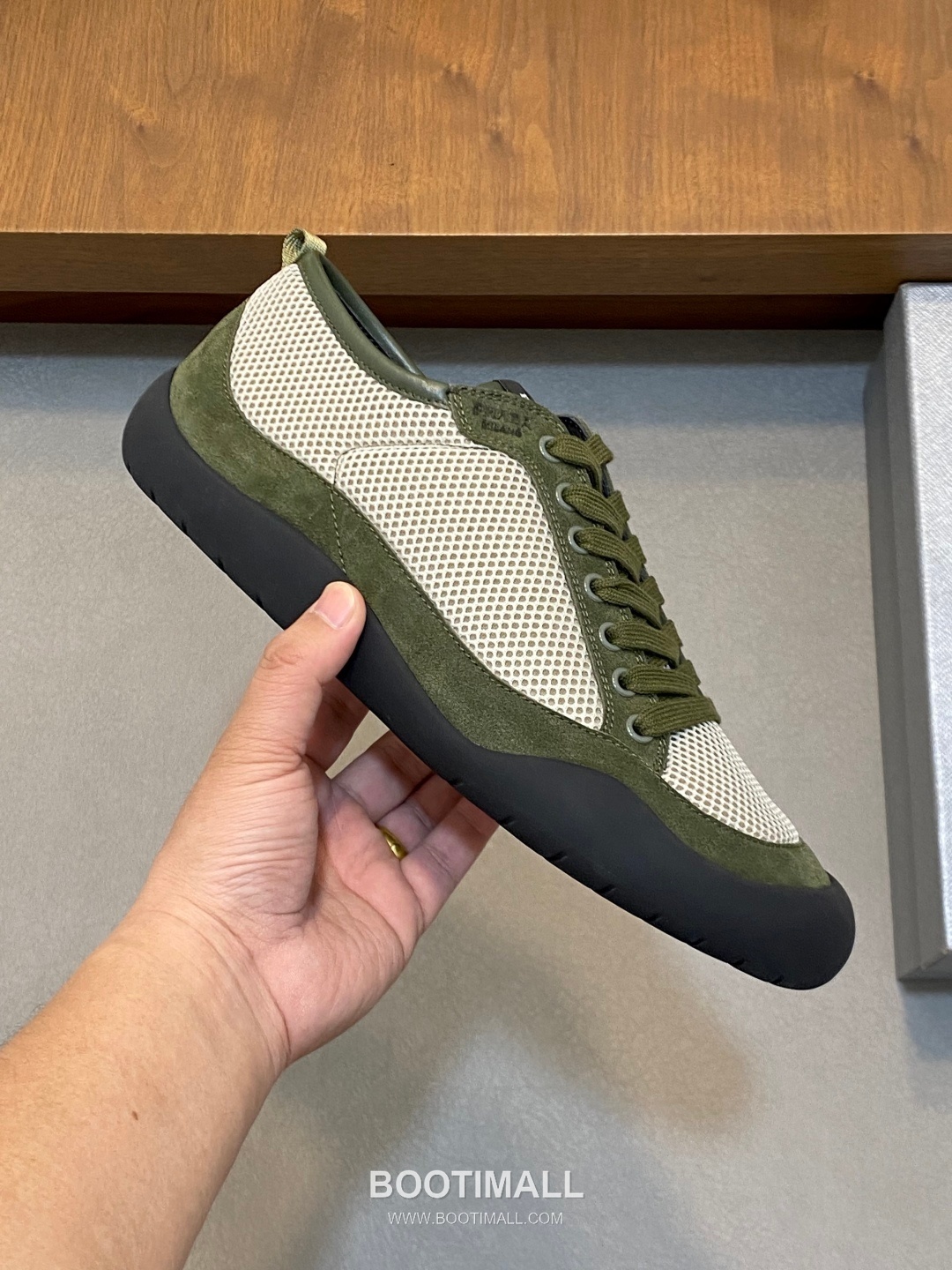 Prada Enamel Triangle Leather Sneaker Leather Sneakers 프라다 에나멜 트라이앵글 레더 스니커즈 레더 4