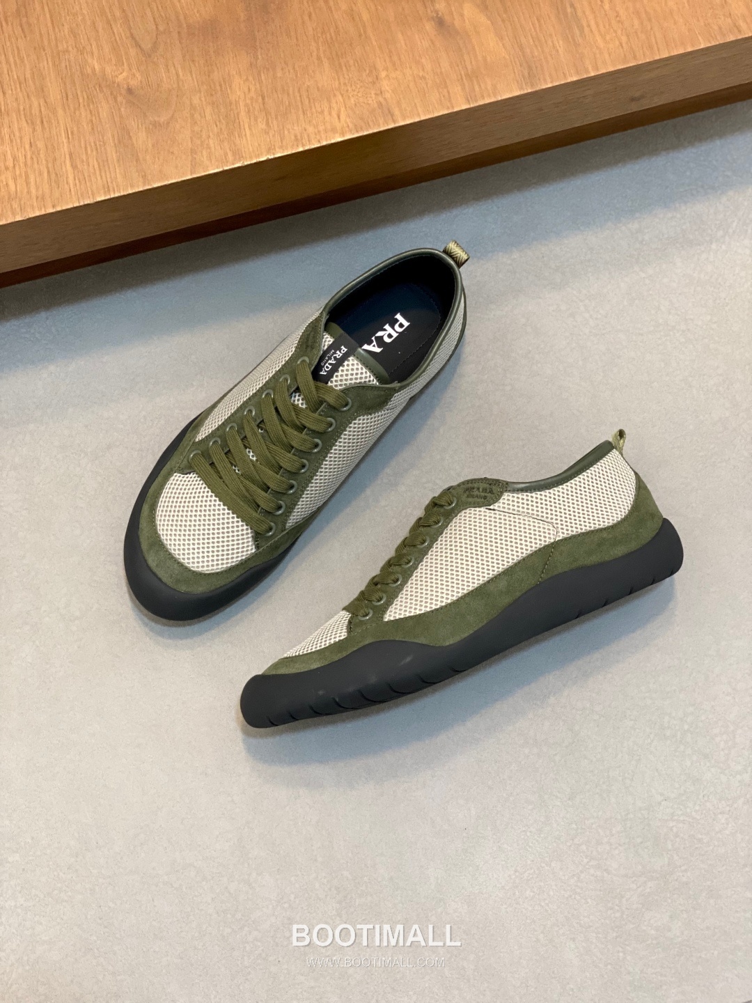 Prada Enamel Triangle Leather Sneaker Leather Sneakers 프라다 에나멜 트라이앵글 레더 스니커즈 레더 5