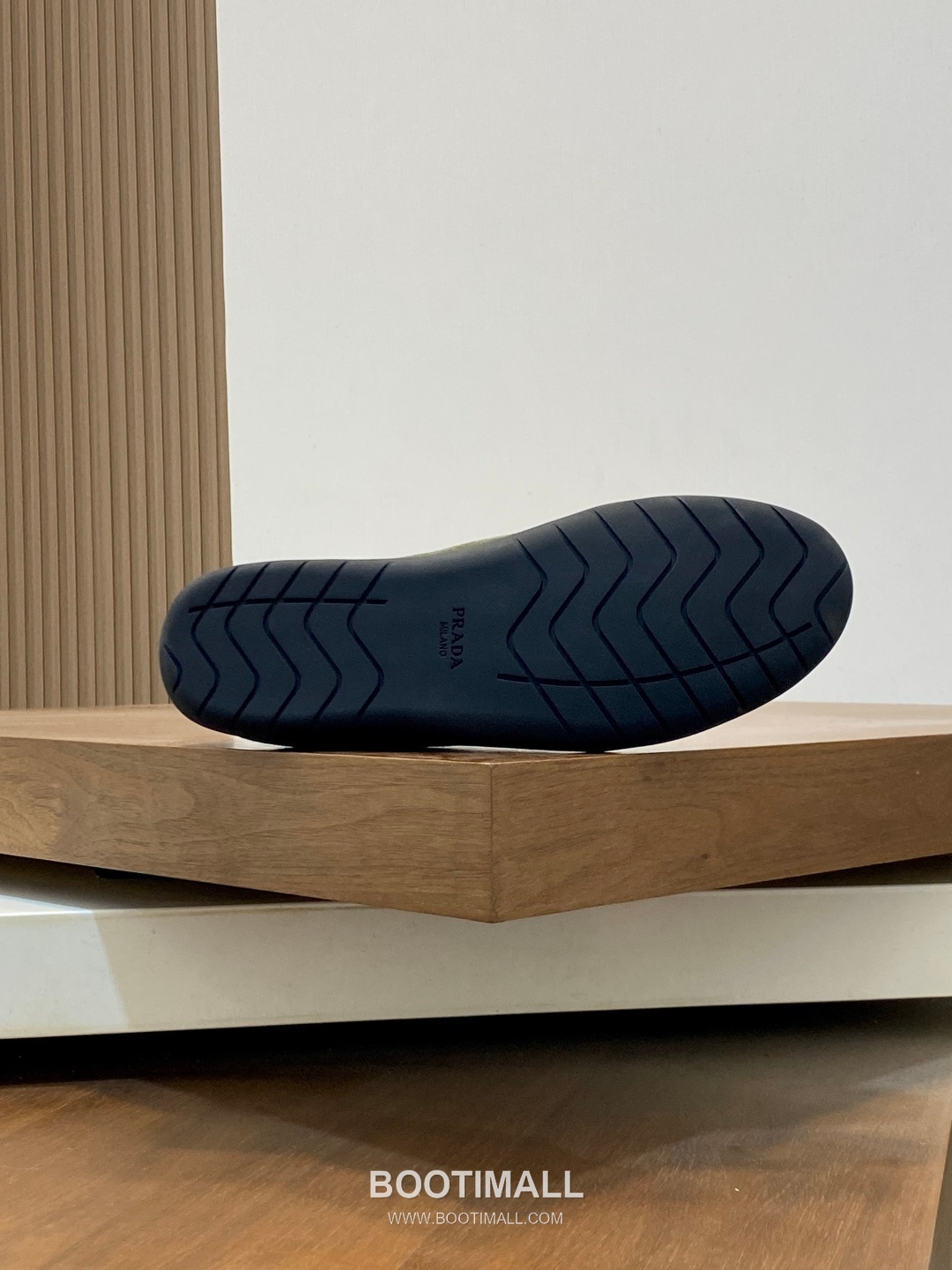 Prada Enamel Triangle Leather Sneaker Leather Sneakers 프라다 에나멜 트라이앵글 레더 스니커즈 레더 9