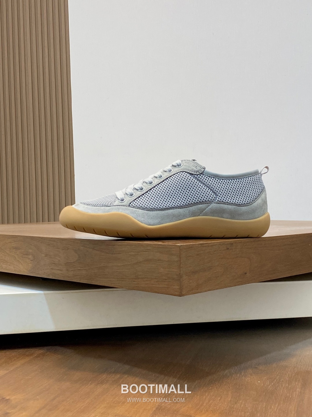 Prada Enamel Triangle Leather Sneaker Leather Sneakers 프라다 에나멜 트라이앵글 레더 스니커즈 레더 2