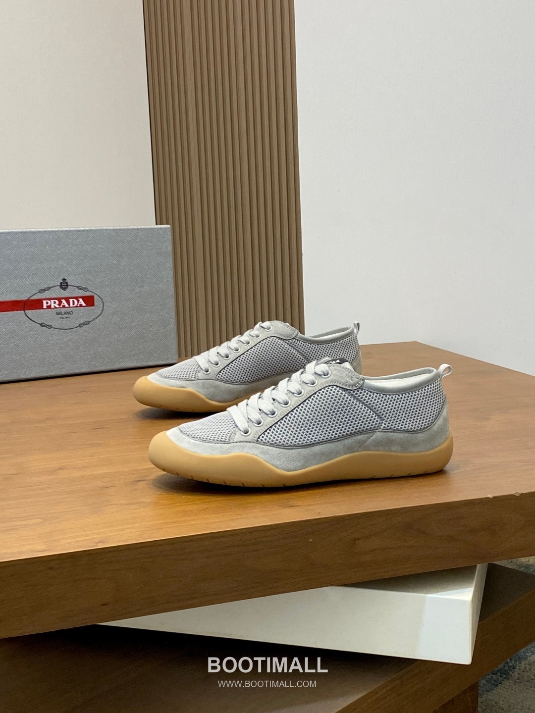 Prada Enamel Triangle Leather Sneaker Leather Sneakers 프라다 에나멜 트라이앵글 레더 스니커즈 레더 3