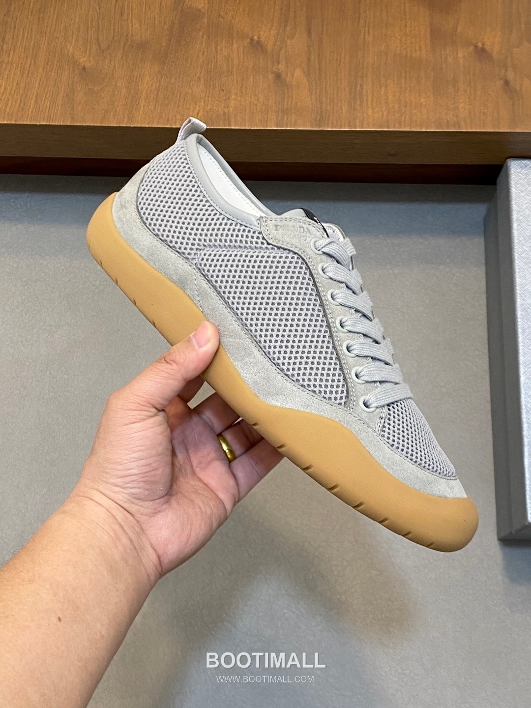 Prada Enamel Triangle Leather Sneaker Leather Sneakers 프라다 에나멜 트라이앵글 레더 스니커즈 레더 4