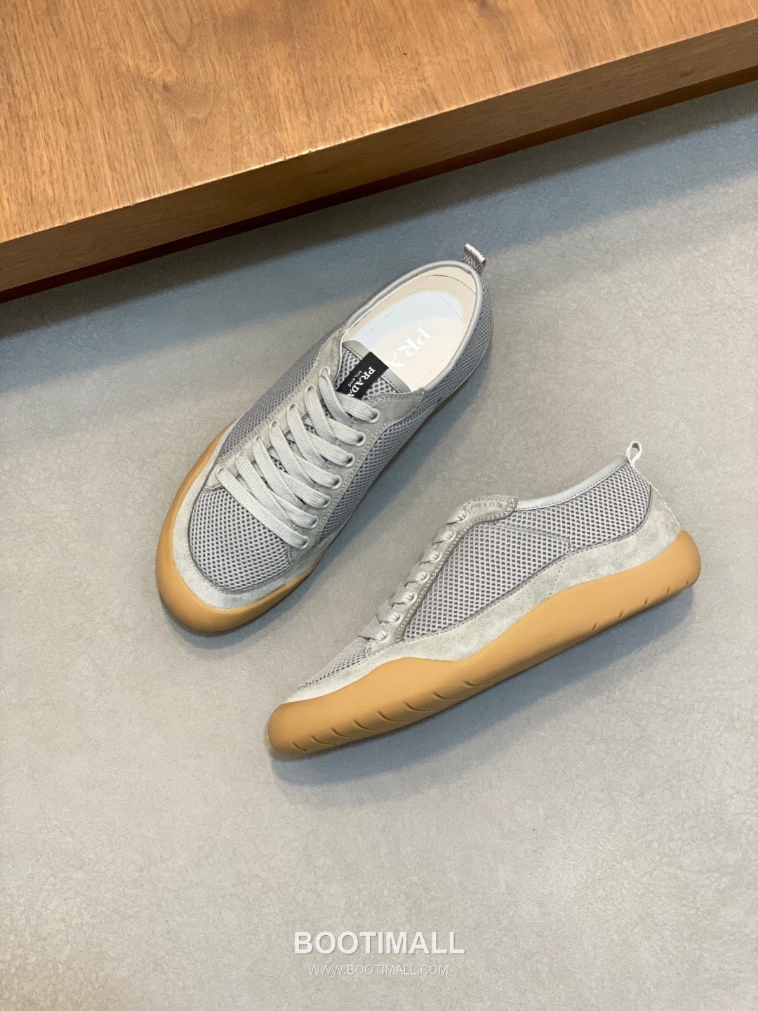 Prada Enamel Triangle Leather Sneaker Leather Sneakers 프라다 에나멜 트라이앵글 레더 스니커즈 레더 5