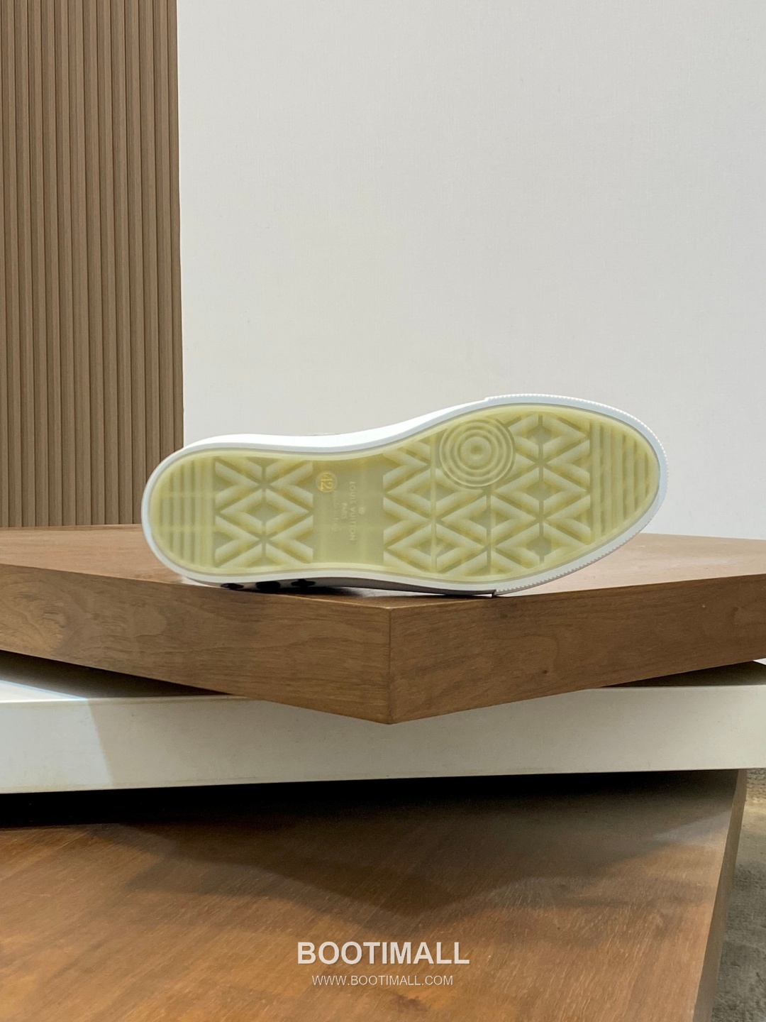 Louis Vuitton Grain Calfskin Napa Trainer Grain Calfskin Napa Leather TPU Sneakers 루이비통 그레인 송아지 나파 트레이너 그레인 송아지 가죽 나파 레더 TPU 스니커즈 9