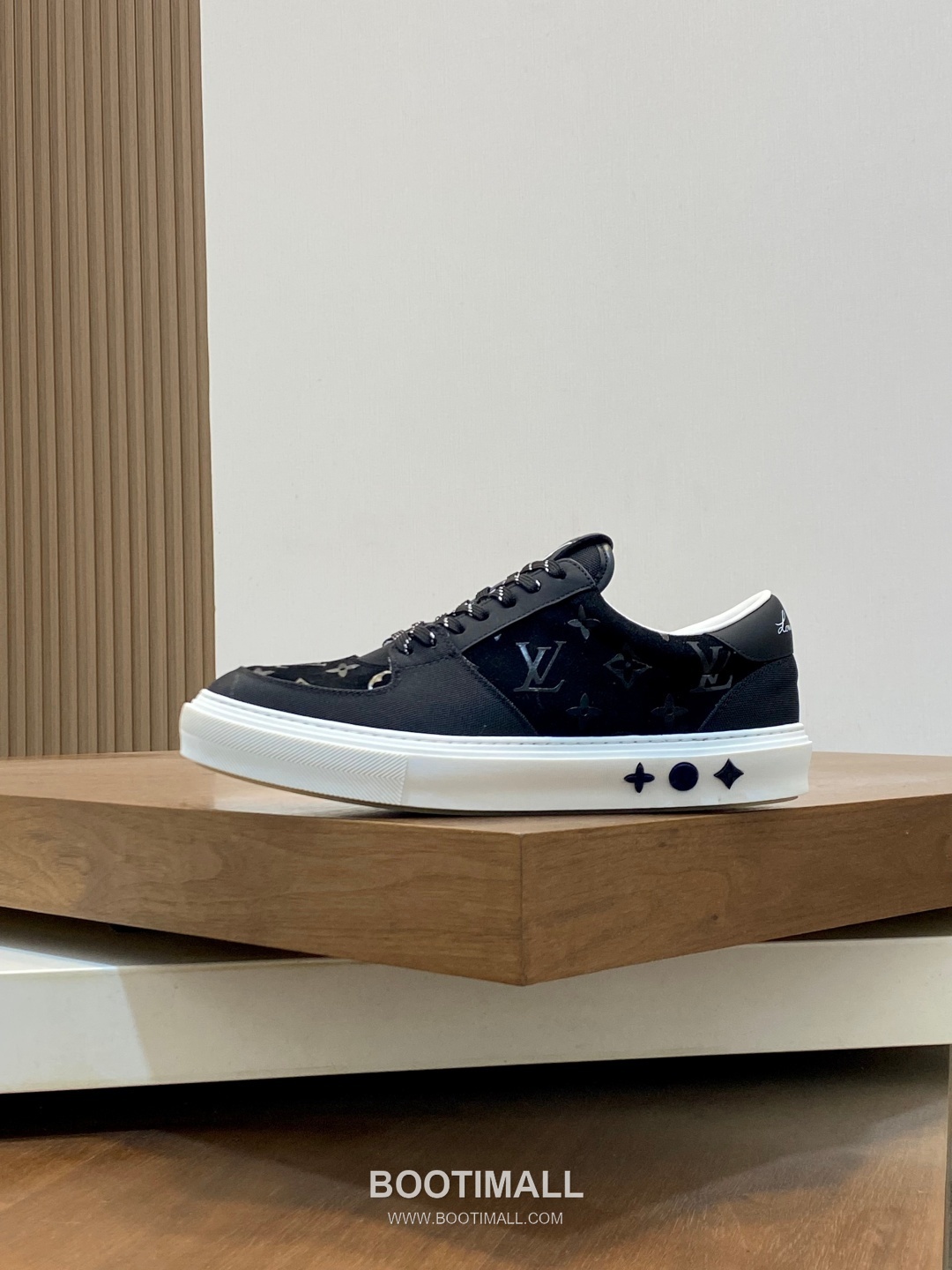 Louis Vuitton Grain Calfskin Napa Trainer Grain Calfskin Napa Leather TPU Sneakers 루이비통 그레인 송아지 나파 트레이너 그레인 송아지 가죽 나파 레더 TPU 스니커즈 2