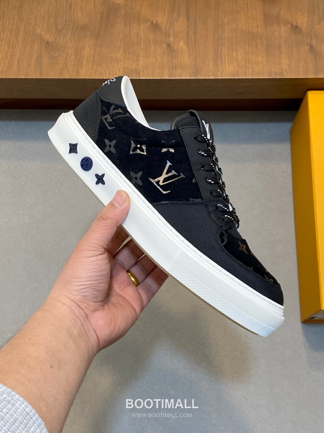 Louis Vuitton Grain Calfskin Napa Trainer Grain Calfskin Napa Leather TPU Sneakers 루이비통 그레인 송아지 나파 트레이너 그레인 송아지 가죽 나파 레더 TPU 스니커즈 4