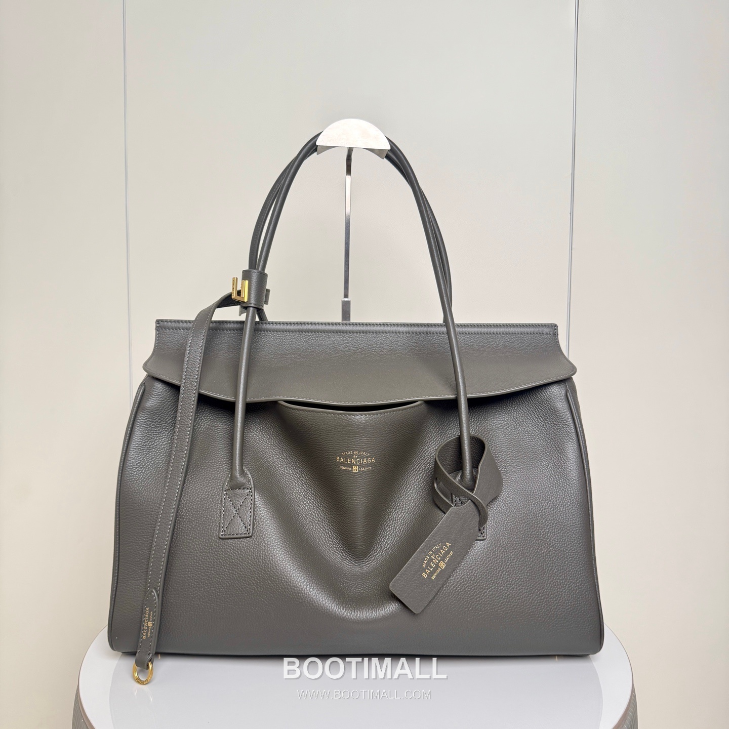 Balenciaga Carrie Carry All Litchi Grain Calfskin Top Handle Bag 발렌시아가 캐리 올 리치 그레인 카프스킨 탑핸들백 53.8cm 1