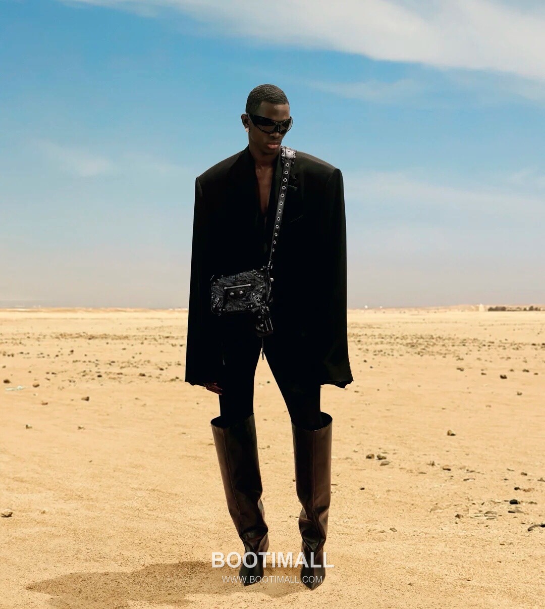 Balenciaga Moto Flap Camera Crinkled Calfskin Black Crossbody Bag 발렌시아가 모토 플랩 카메라 크링클 카프스킨 블랙 크로스백 24cm 6