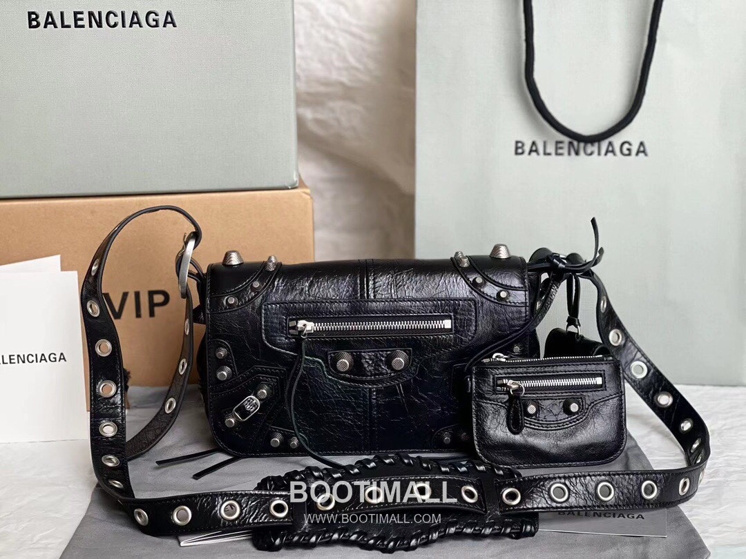 Balenciaga Moto Flap Camera Crinkled Calfskin Black Crossbody Bag 발렌시아가 모토 플랩 카메라 크링클 카프스킨 블랙 크로스백 24cm 10