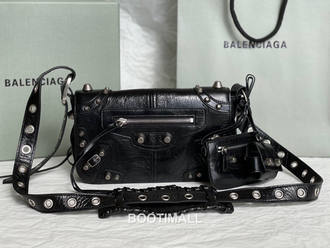 Balenciaga Moto Flap Camera Crinkled Calfskin Black Crossbody Bag 발렌시아가 모토 플랩 카메라 크링클 카프스킨 블랙 크로스백 24cm 11