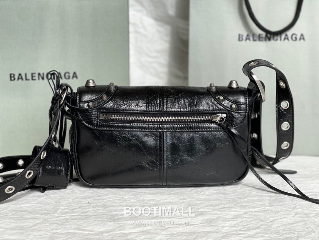 Balenciaga Moto Flap Camera Crinkled Calfskin Black Crossbody Bag 발렌시아가 모토 플랩 카메라 크링클 카프스킨 블랙 크로스백 24cm 12