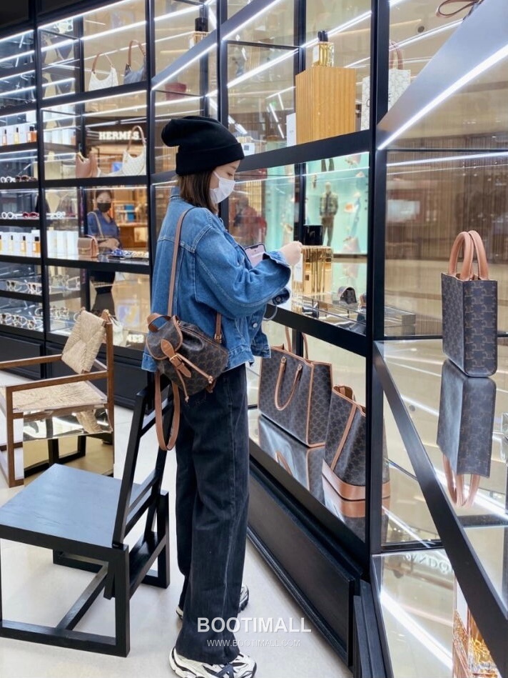 Celine Triomphe Mini Backpack Calfskin Leather Zip Wallet 셀린느 트리옴프 미니 백팩 카프스킨 레더 지퍼지갑 20cm 4