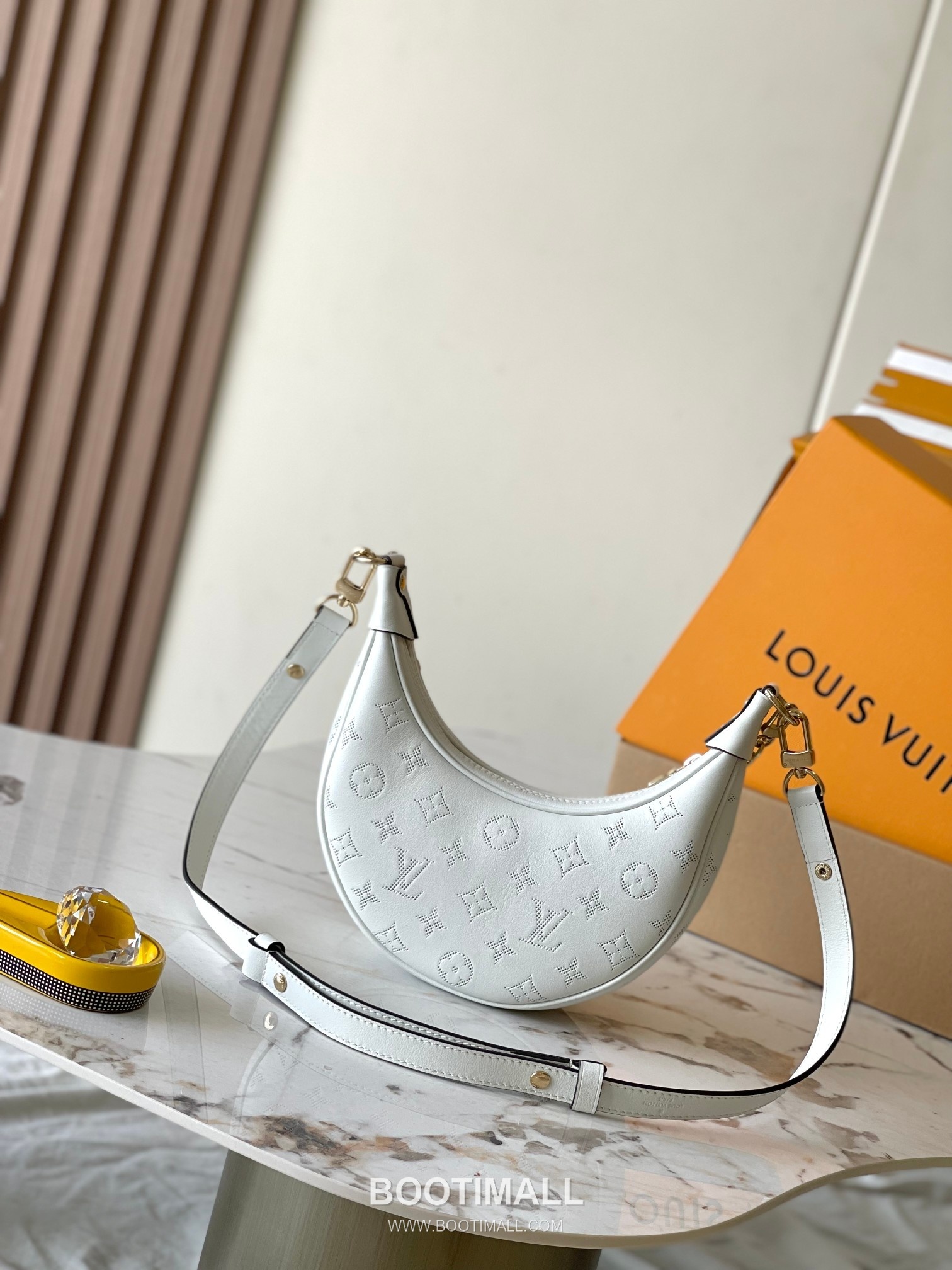 Louis Vuitton Loop Monogram Canvas White Zip Wallet 루이비통 루프 모노그램 캔버스 화이트 지퍼지갑 23cm 3