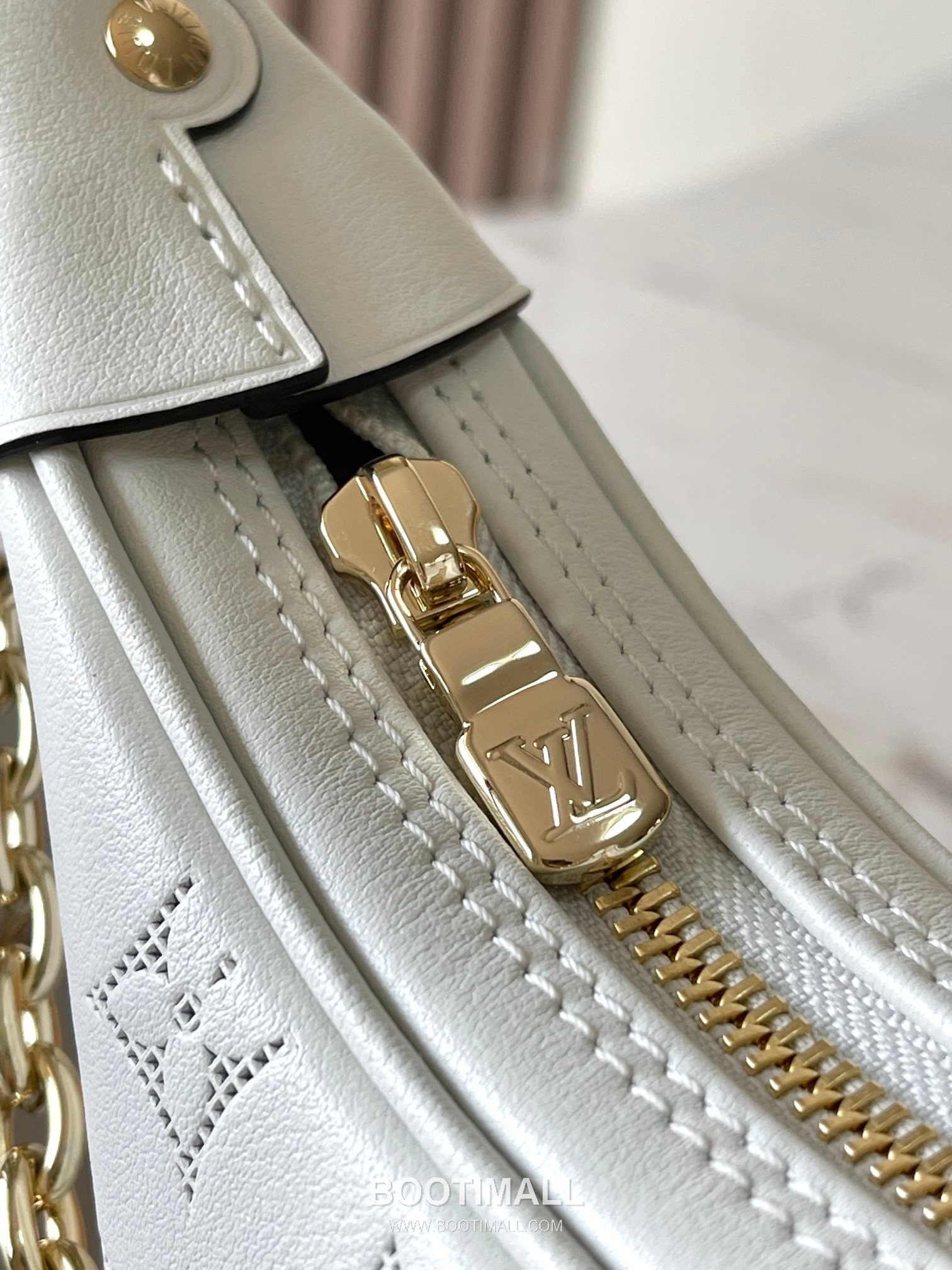 Louis Vuitton Loop Monogram Canvas White Zip Wallet 루이비통 루프 모노그램 캔버스 화이트 지퍼지갑 23cm 6