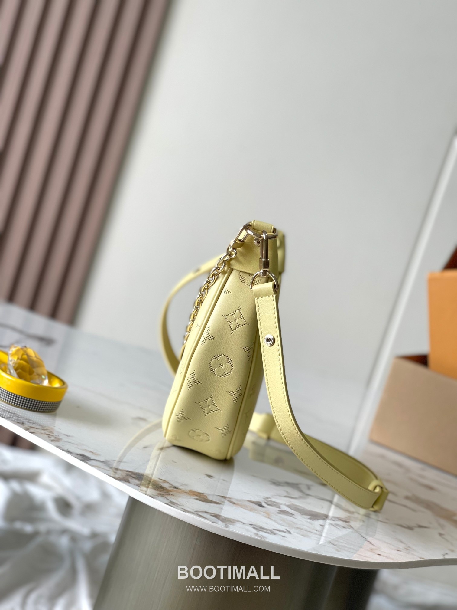 Louis Vuitton Loop Monogram Canvas Yellow 루이비통 루프 모노그램 캔버스 옐로우 23cm 2