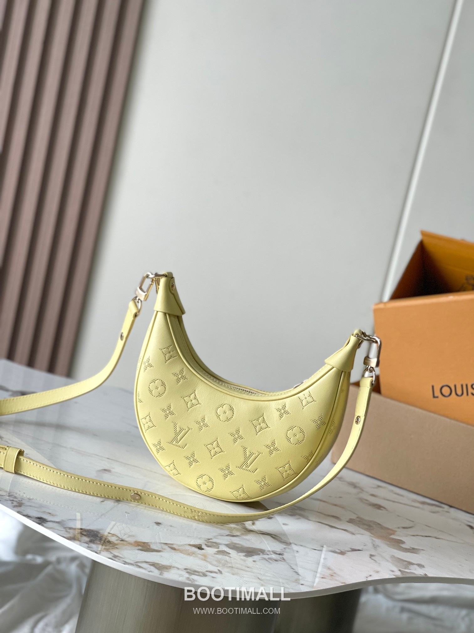 Louis Vuitton Loop Monogram Canvas Yellow 루이비통 루프 모노그램 캔버스 옐로우 23cm 3