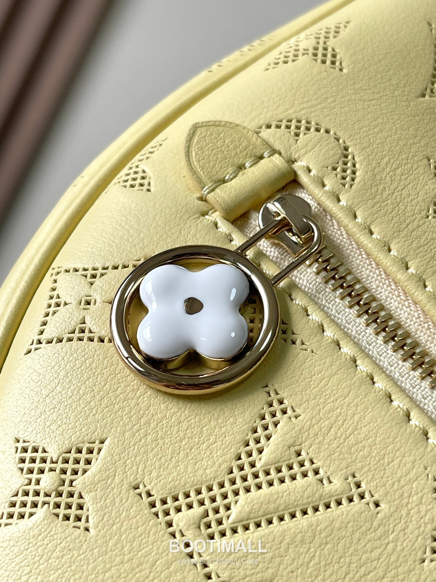 Louis Vuitton Loop Monogram Canvas Yellow 루이비통 루프 모노그램 캔버스 옐로우 23cm 5