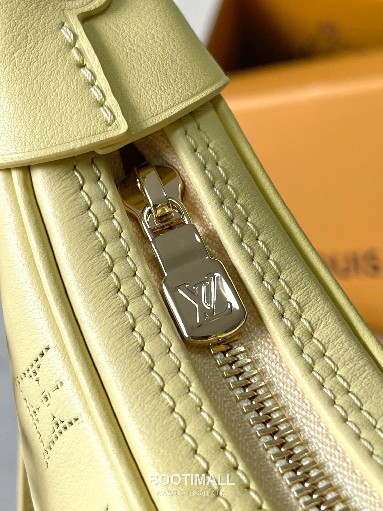 Louis Vuitton Loop Monogram Canvas Yellow 루이비통 루프 모노그램 캔버스 옐로우 23cm 6