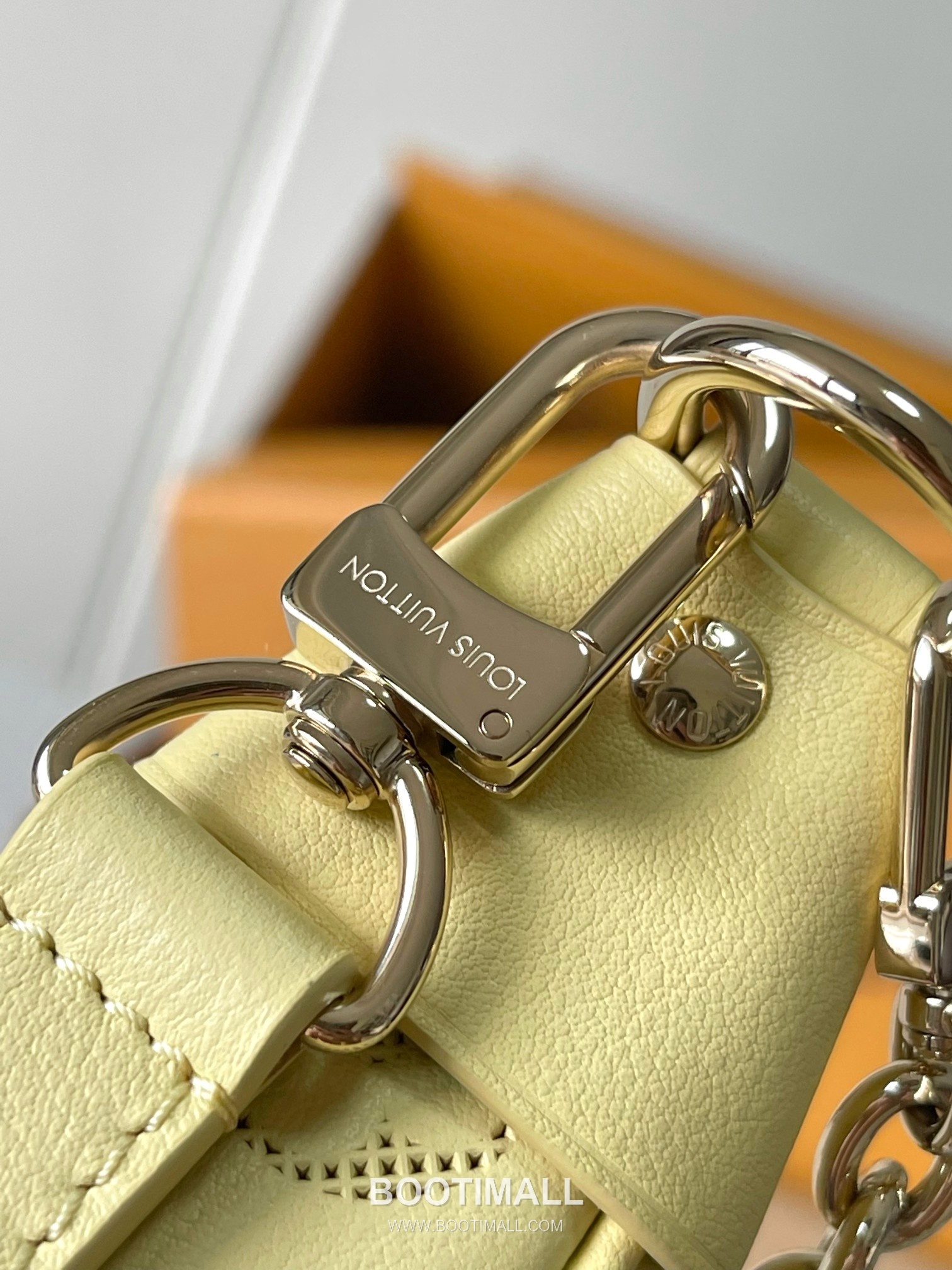 Louis Vuitton Loop Monogram Canvas Yellow 루이비통 루프 모노그램 캔버스 옐로우 23cm 7