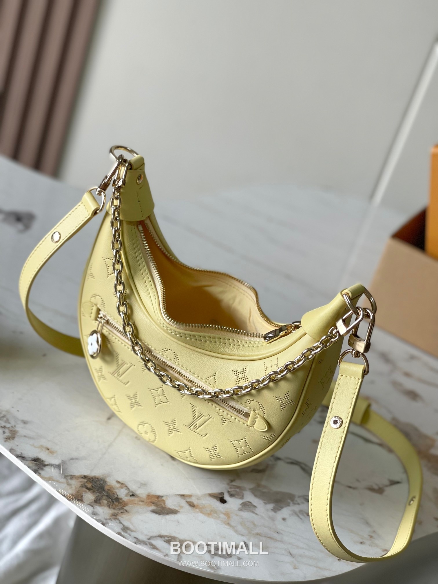 Louis Vuitton Loop Monogram Canvas Yellow 루이비통 루프 모노그램 캔버스 옐로우 23cm 8