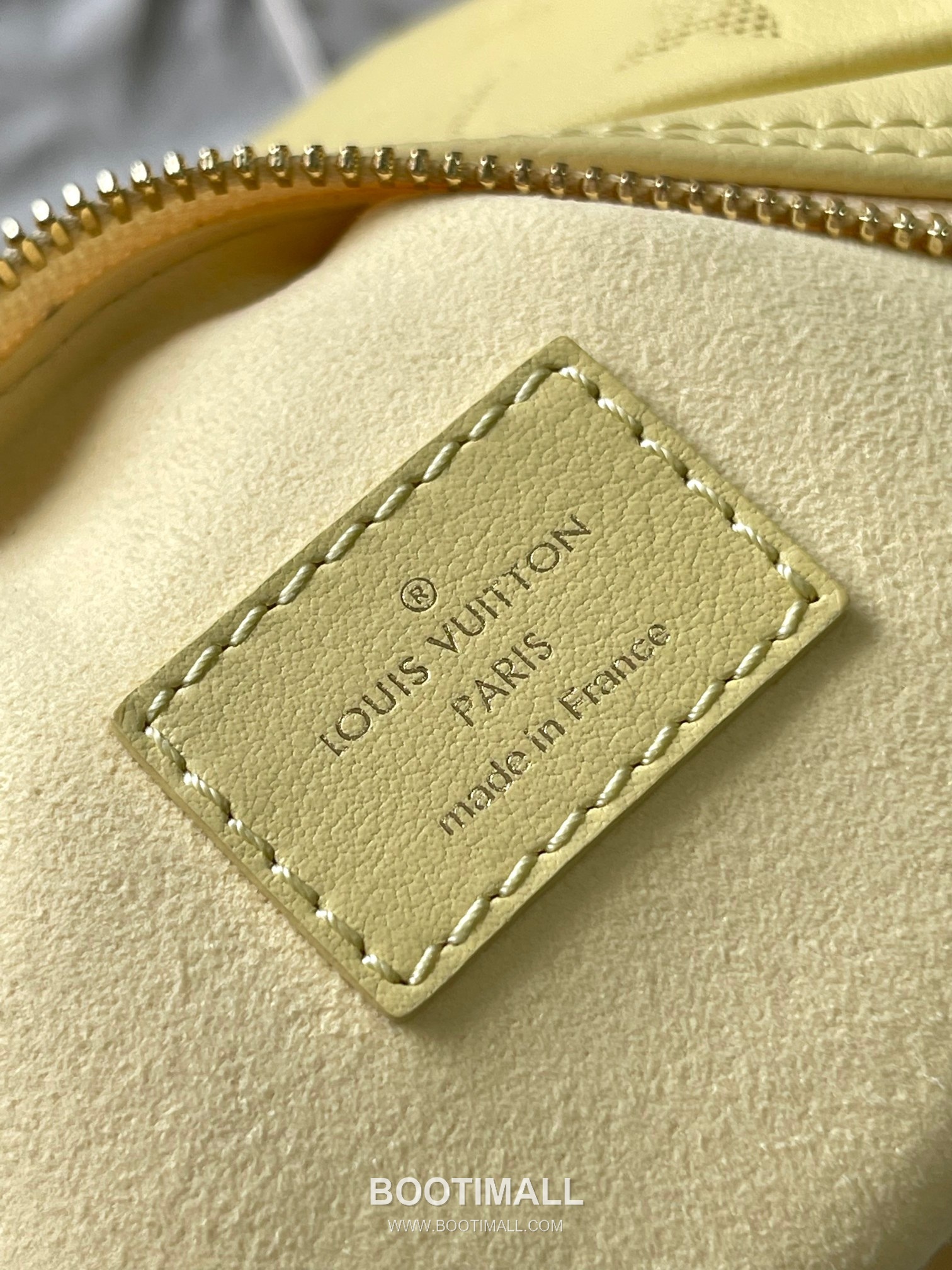 Louis Vuitton Loop Monogram Canvas Yellow 루이비통 루프 모노그램 캔버스 옐로우 23cm 9