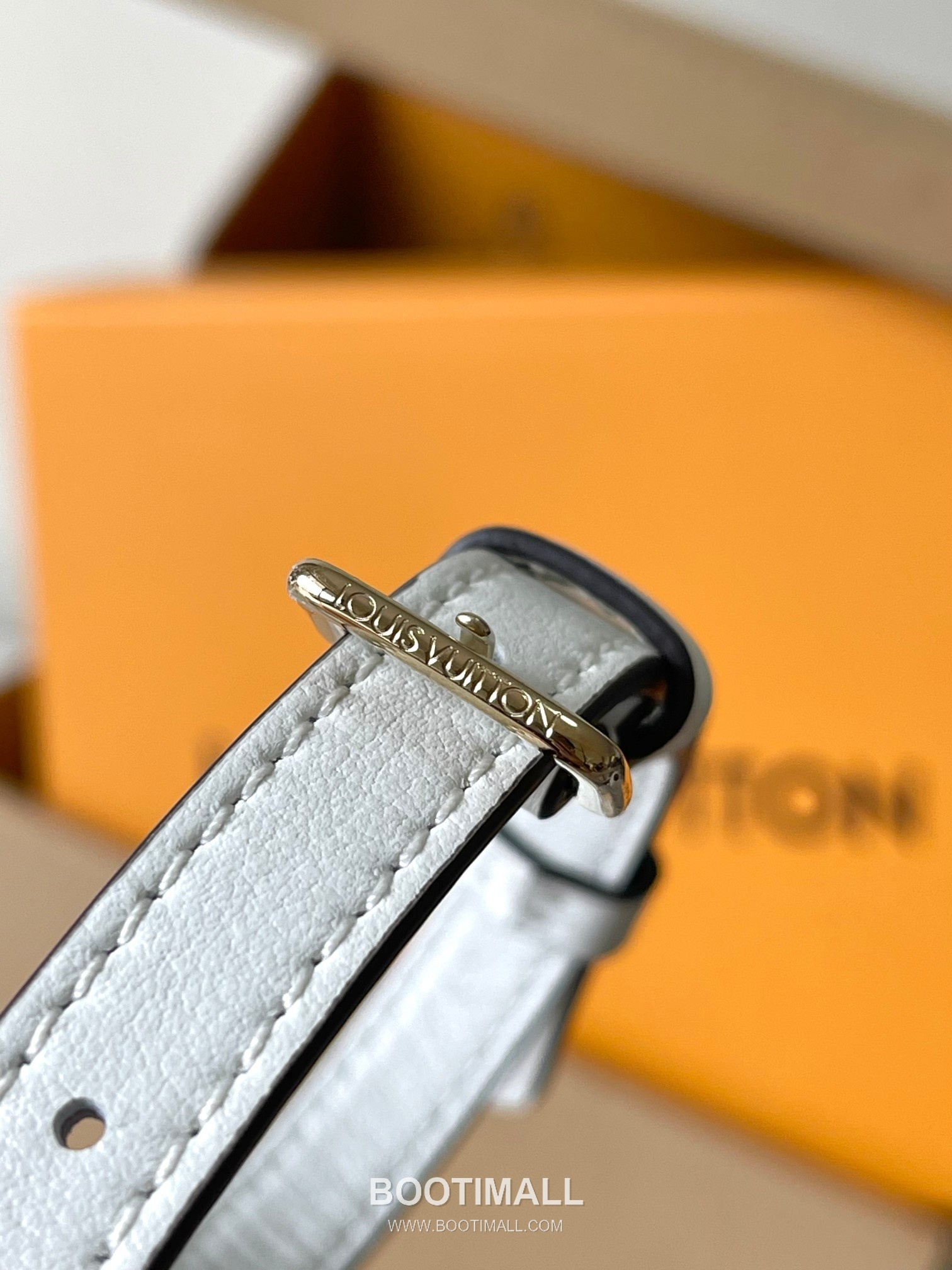 Louis Vuitton Mini Bumbag Flower Ring Monogram Embossed Coated Canvas White Bifold Wallet 루이비통 미니 범백 플라워 링 모노그램 엠보 코티드 캔버스 화이트 반지갑 17cm 7