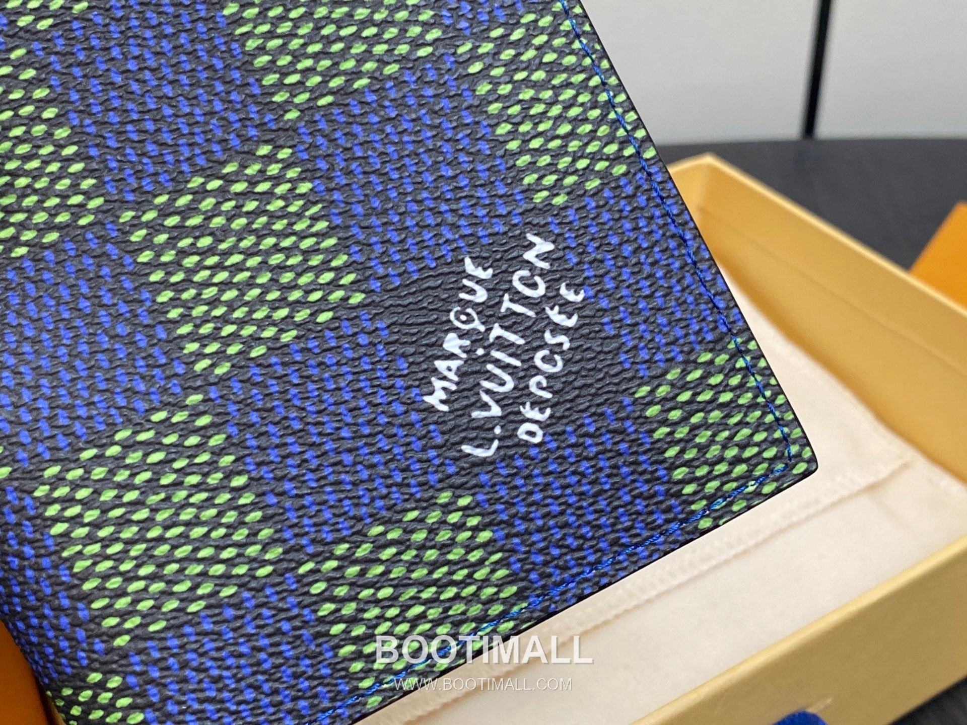 Louis Vuitton Damier Heritage Passport Cover Coated Canvas and Monogram Blue Card Case 루이비통 다미에 헤리티지 여권 커버 코티드 캔버스와 모노그램 블루 카드케이스 14cm 5