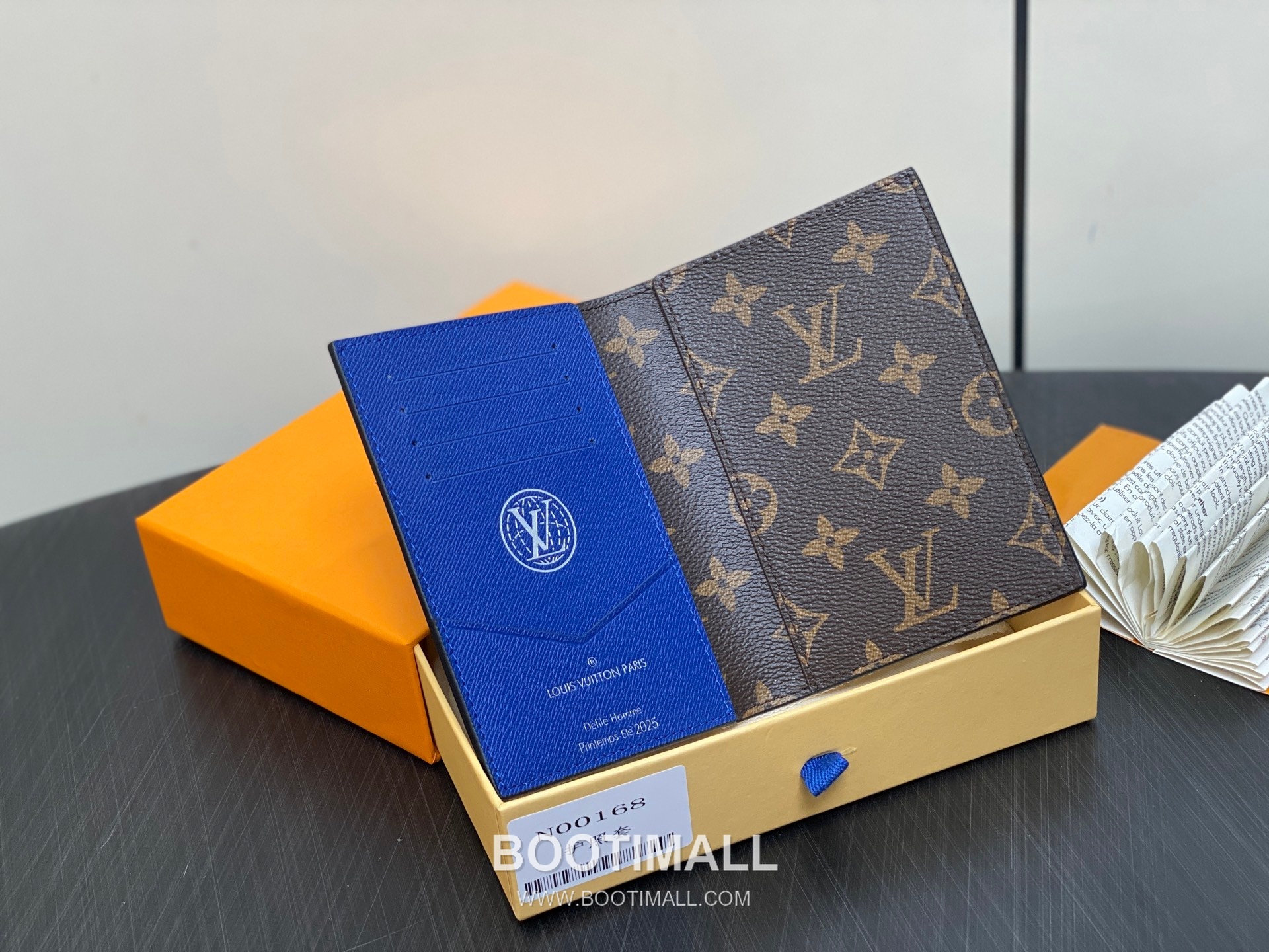 Louis Vuitton Damier Heritage Passport Cover Coated Canvas and Monogram Blue Card Case 루이비통 다미에 헤리티지 여권 커버 코티드 캔버스와 모노그램 블루 카드케이스 14cm 6