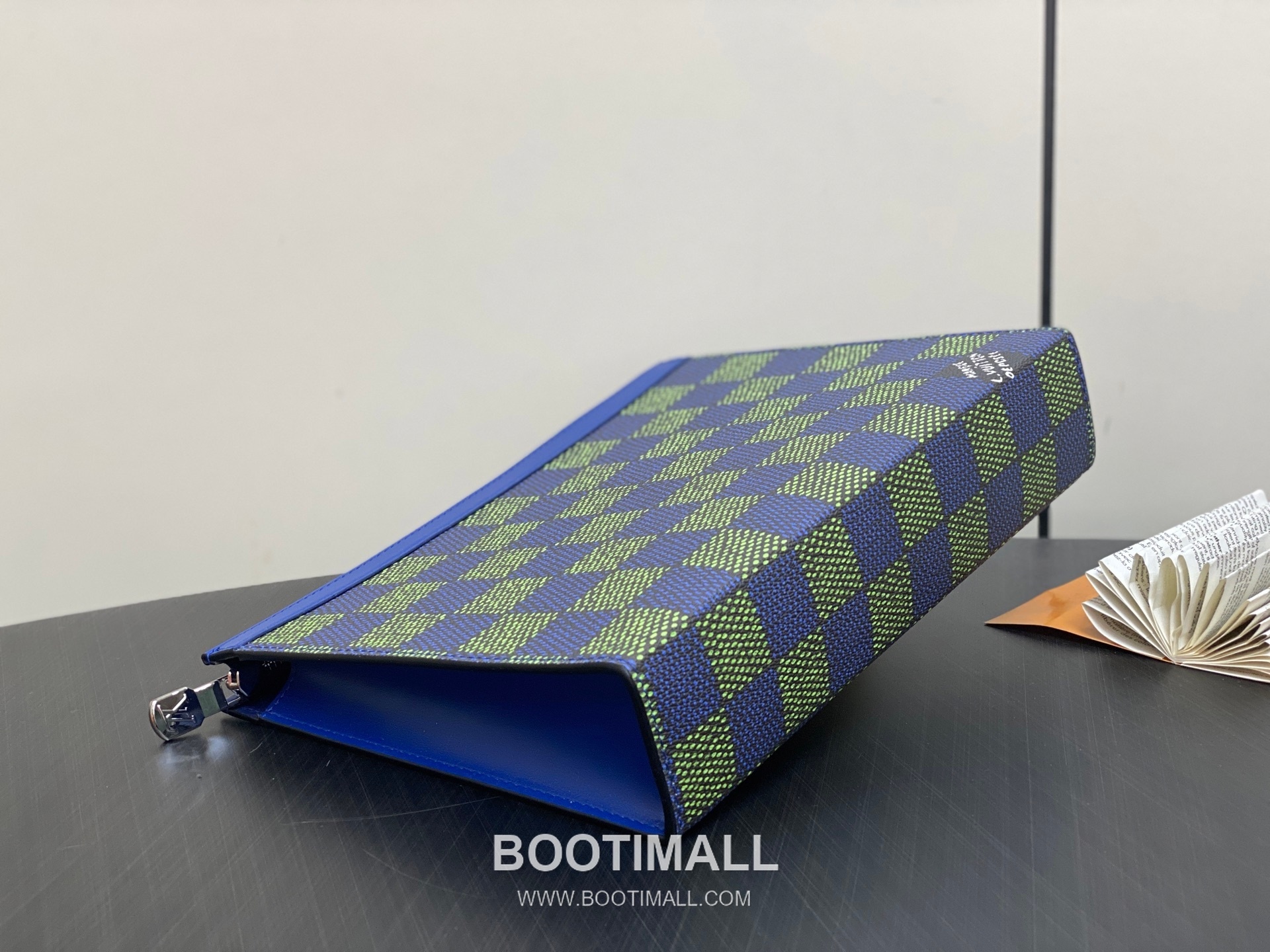 Louis Vuitton Pochette Voyage MM Damier Graphite Coated Canvas Blue Zip Wallet 루이비통 포쉐트 보야주 MM 다미에 그래피트 코티드 캔버스 블루 지퍼 지갑 27cm 2