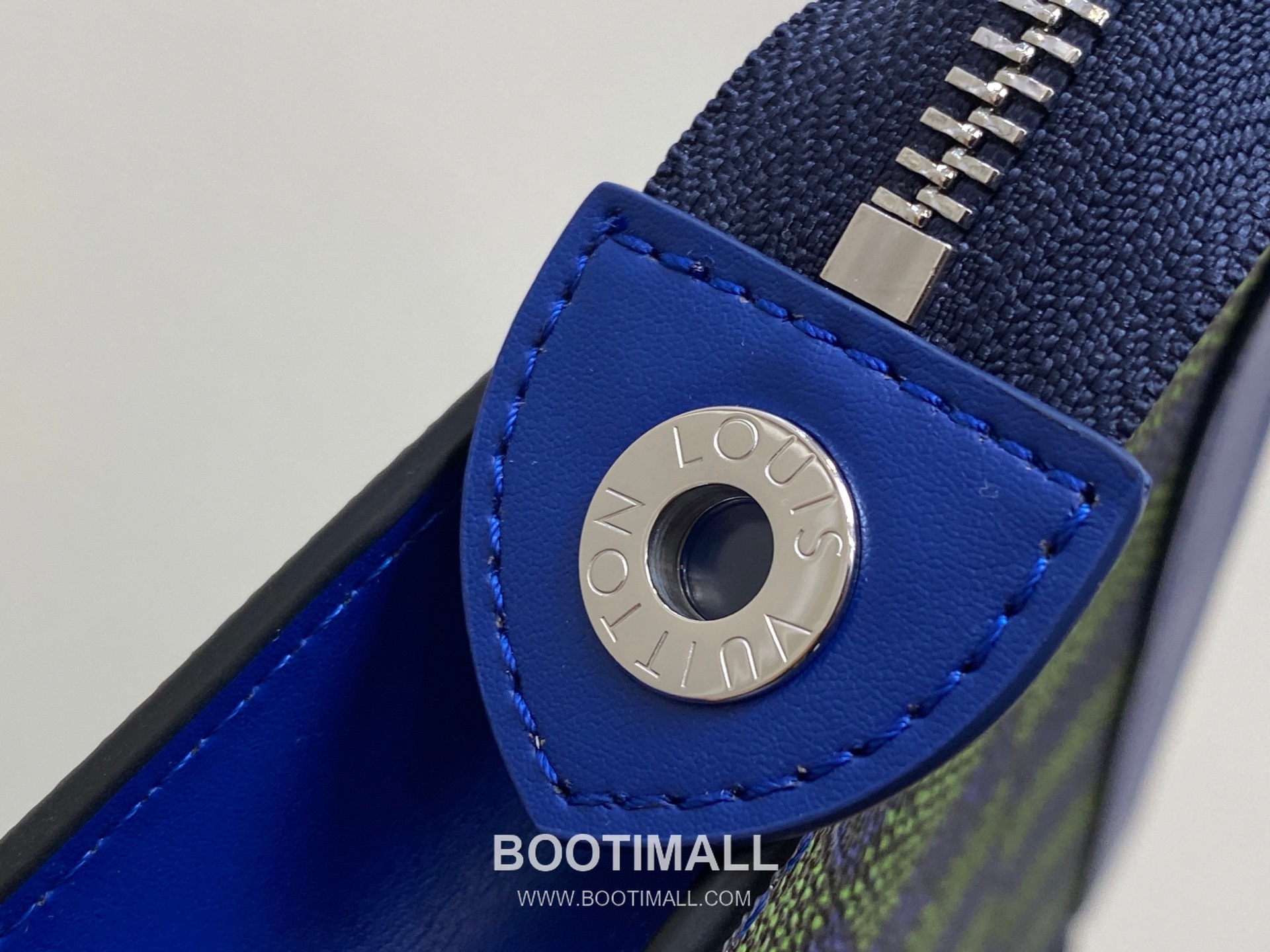 Louis Vuitton Pochette Voyage MM Damier Graphite Coated Canvas Blue Zip Wallet 루이비통 포쉐트 보야주 MM 다미에 그래피트 코티드 캔버스 블루 지퍼 지갑 27cm 5