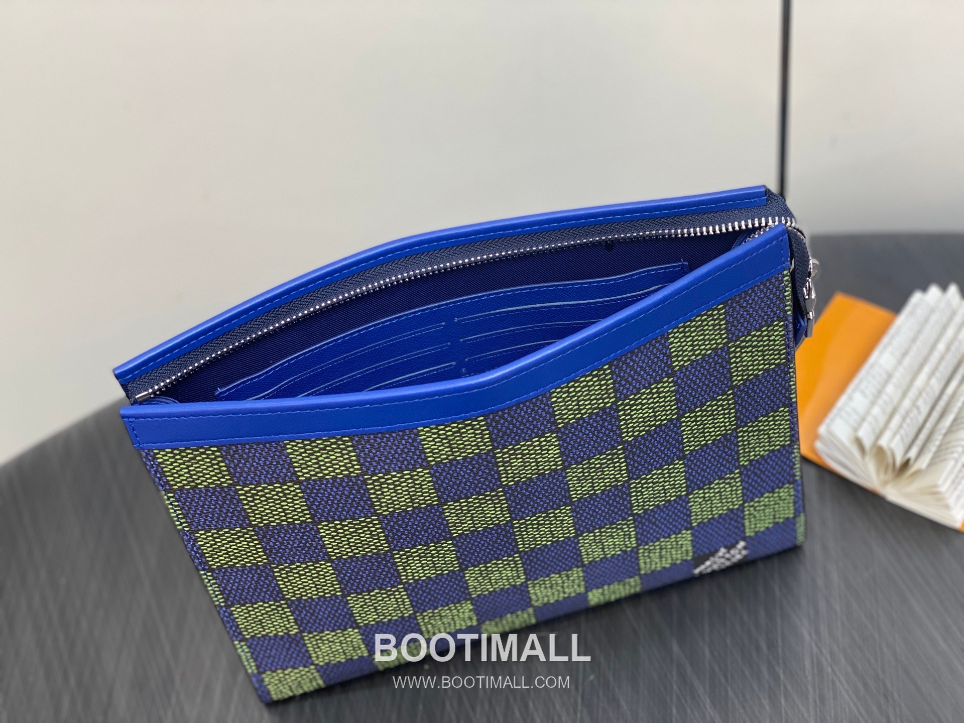 Louis Vuitton Pochette Voyage MM Damier Graphite Coated Canvas Blue Zip Wallet 루이비통 포쉐트 보야주 MM 다미에 그래피트 코티드 캔버스 블루 지퍼 지갑 27cm 9