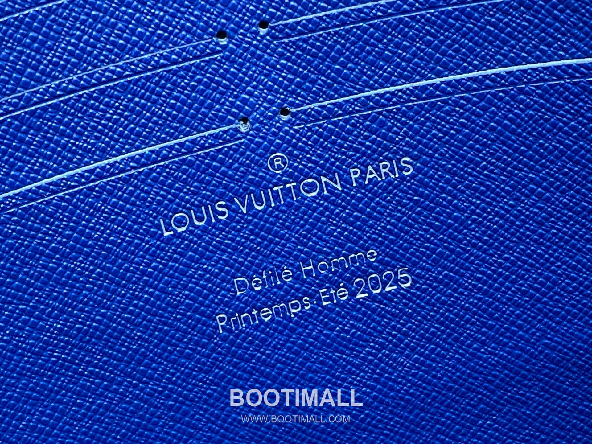 Louis Vuitton Pochette Voyage MM Damier Graphite Coated Canvas Blue Zip Wallet 루이비통 포쉐트 보야주 MM 다미에 그래피트 코티드 캔버스 블루 지퍼 지갑 27cm 10