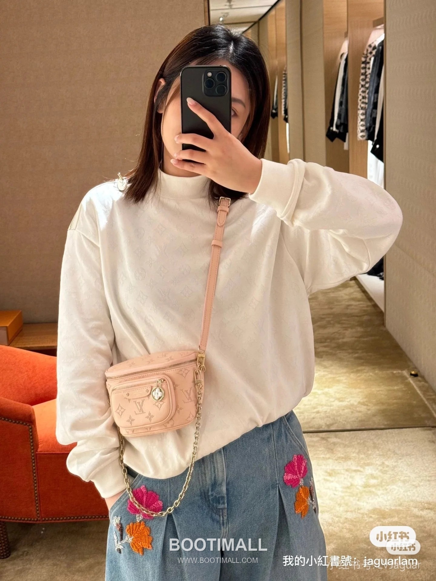 Louis Vuitton Mini Bumbag Flower Ring Monogram Embossed Coated Canvas White Bifold Wallet 루이비통 미니 범백 플라워 링 모노그램 엠보 코티드 캔버스 화이트 반지갑 17cm 1
