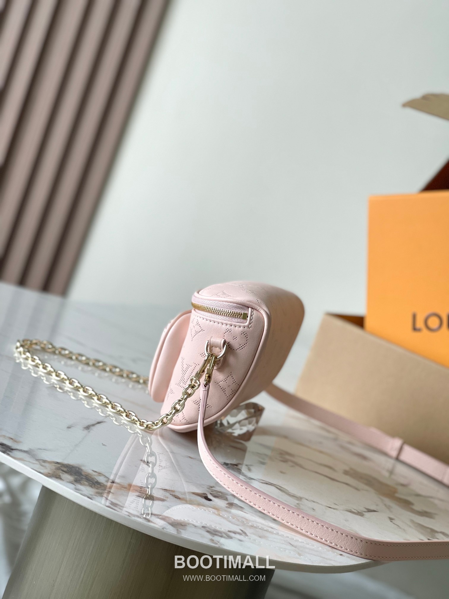 Louis Vuitton Mini Bumbag Flower Ring Monogram Embossed Coated Canvas White Bifold Wallet 루이비통 미니 범백 플라워 링 모노그램 엠보 코티드 캔버스 화이트 반지갑 17cm 5