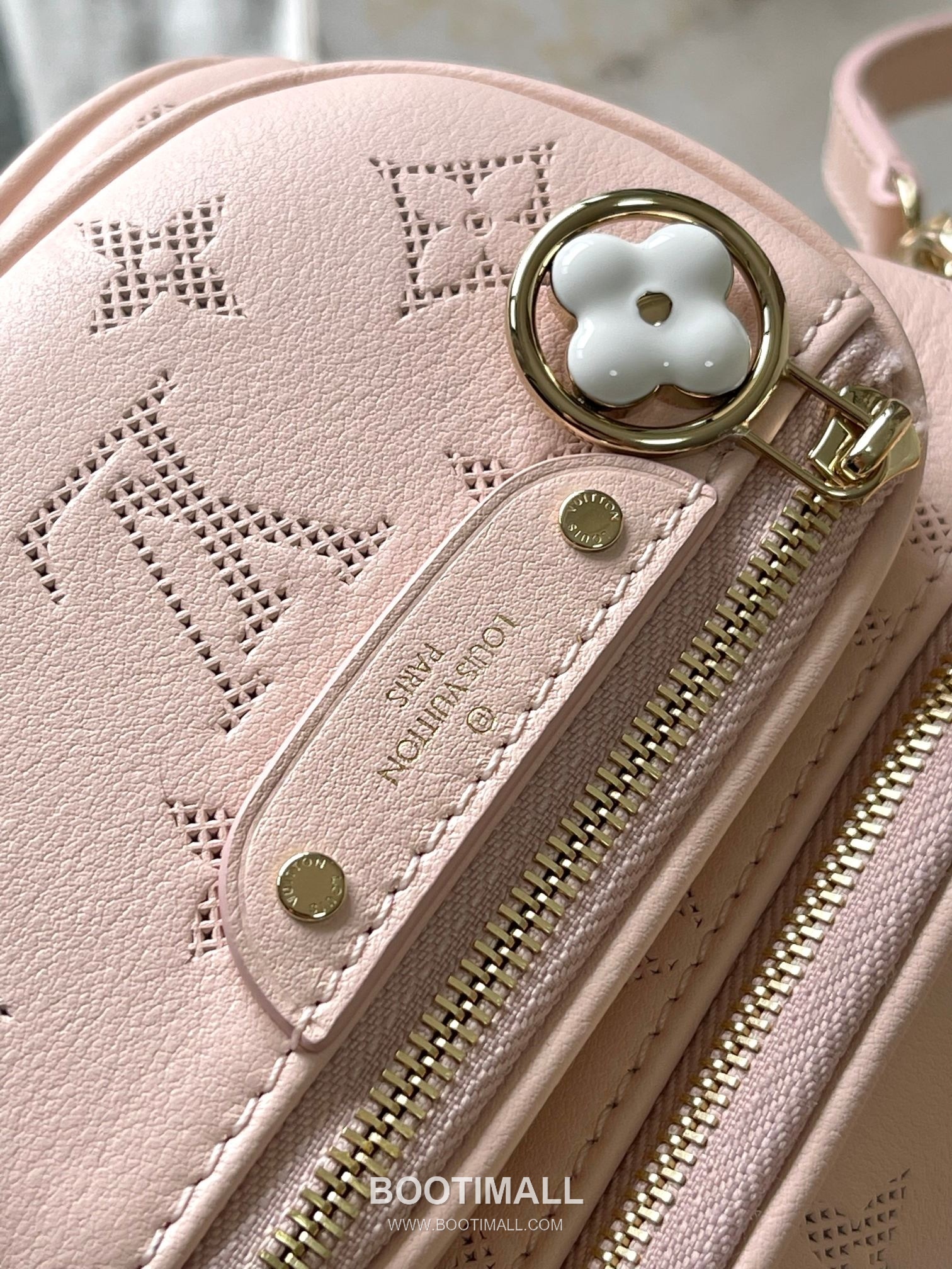 Louis Vuitton Mini Bumbag Flower Ring Monogram Embossed Coated Canvas White Bifold Wallet 루이비통 미니 범백 플라워 링 모노그램 엠보 코티드 캔버스 화이트 반지갑 17cm 8