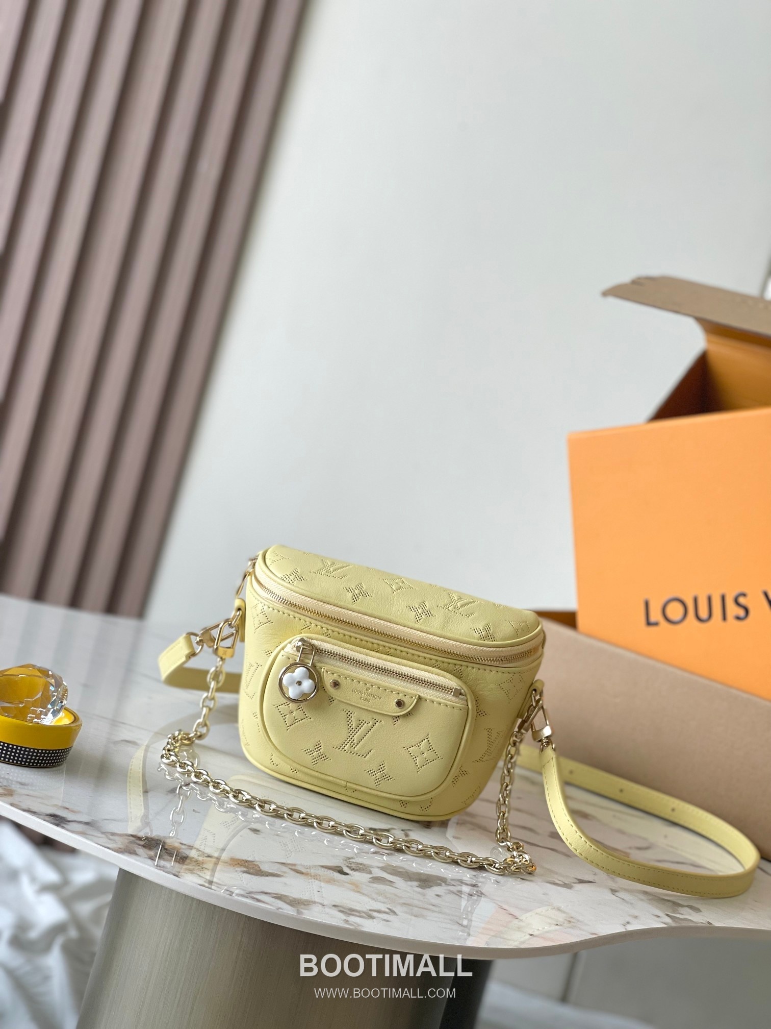 Louis Vuitton Mini Bumbag Flower Ring Monogram Embossed Canvas Yellow Zip Wallet 루이비통 미니 범백 플라워 링 모노그램 엠보싱 캔버스 옐로우 지퍼 지갑 17cm 1