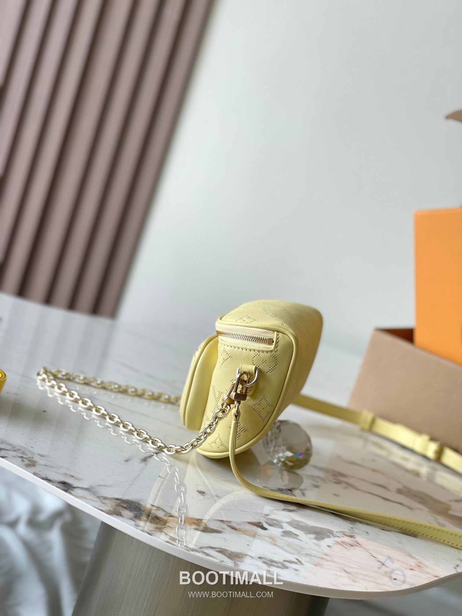 Louis Vuitton Mini Bumbag Flower Ring Monogram Embossed Canvas Yellow Zip Wallet 루이비통 미니 범백 플라워 링 모노그램 엠보싱 캔버스 옐로우 지퍼 지갑 17cm 2