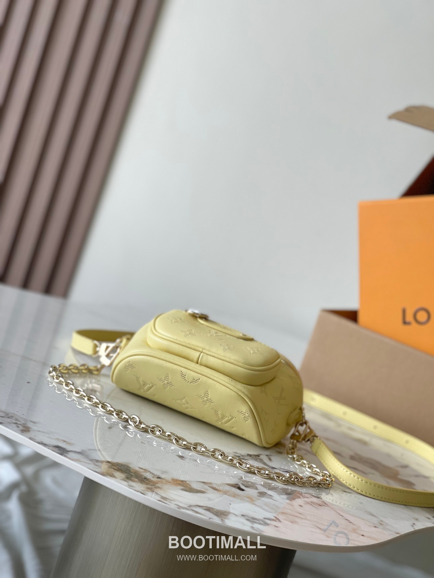 Louis Vuitton Mini Bumbag Flower Ring Monogram Embossed Canvas Yellow Zip Wallet 루이비통 미니 범백 플라워 링 모노그램 엠보싱 캔버스 옐로우 지퍼 지갑 17cm 4