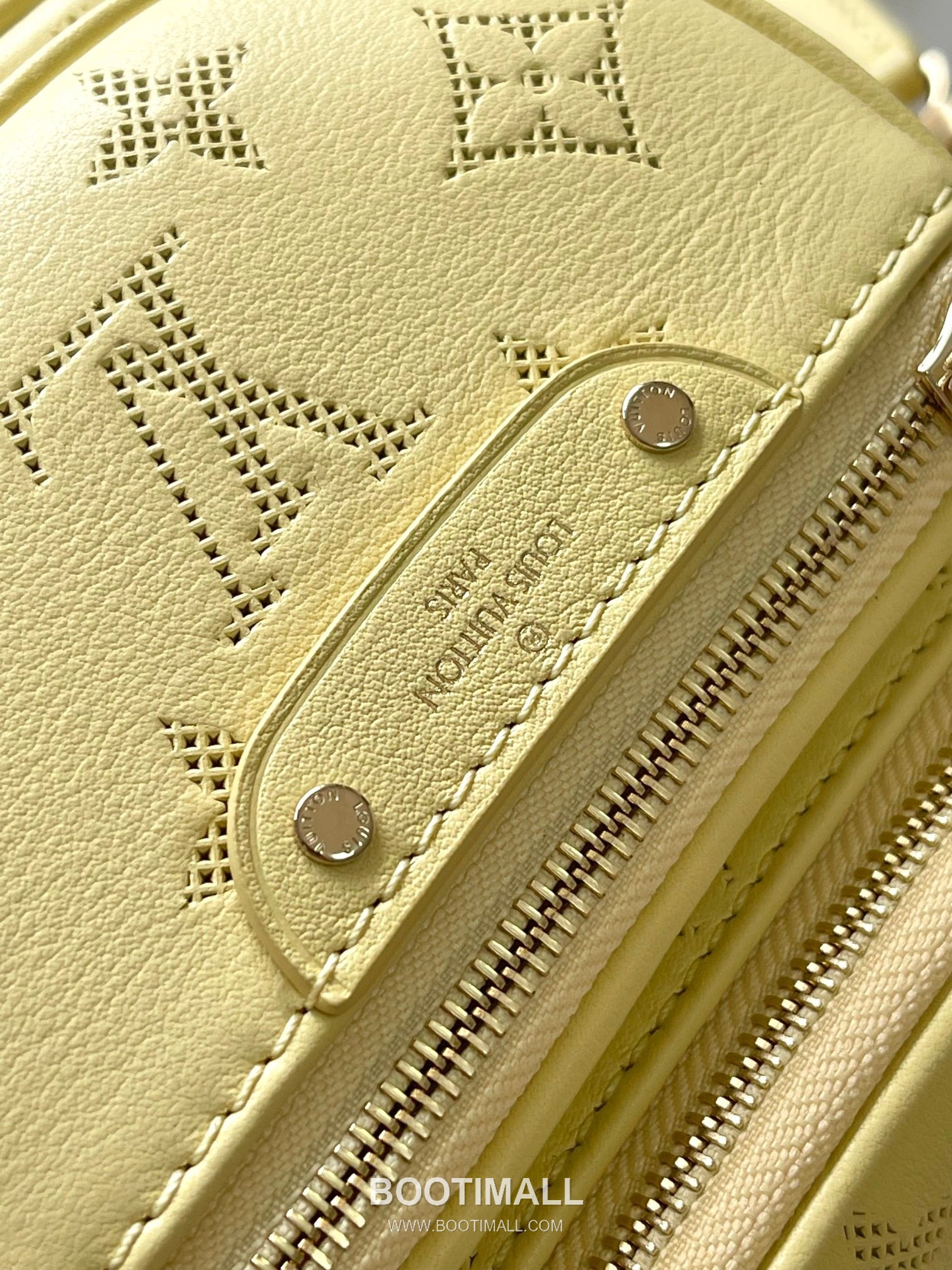 Louis Vuitton Mini Bumbag Flower Ring Monogram Embossed Canvas Yellow Zip Wallet 루이비통 미니 범백 플라워 링 모노그램 엠보싱 캔버스 옐로우 지퍼 지갑 17cm 5