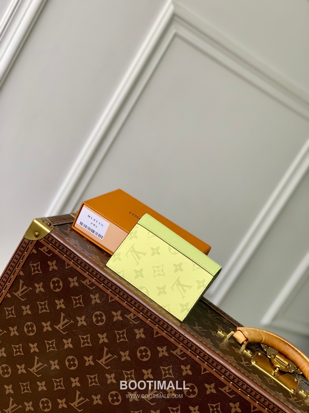Louis Vuitton Taigarama Passport Cover Monogram Coated Canvas and Taiga Leather Yellow Card Case 루이비통 타이가라마 패스포트 커버 모노그램 코티드 캔버스 레더 옐로우 카드케이스 14cm 2